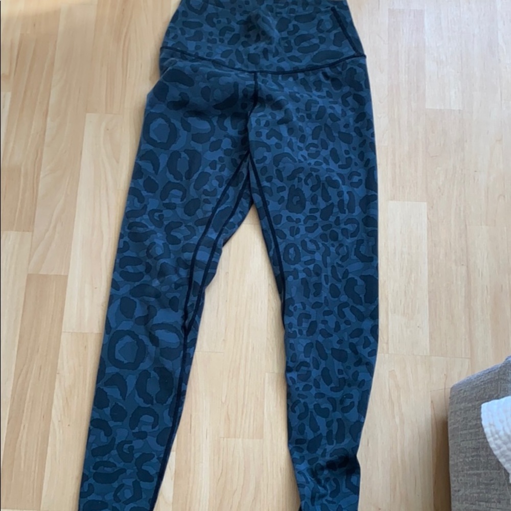 Colorfulkoala cyan leopard print leggings